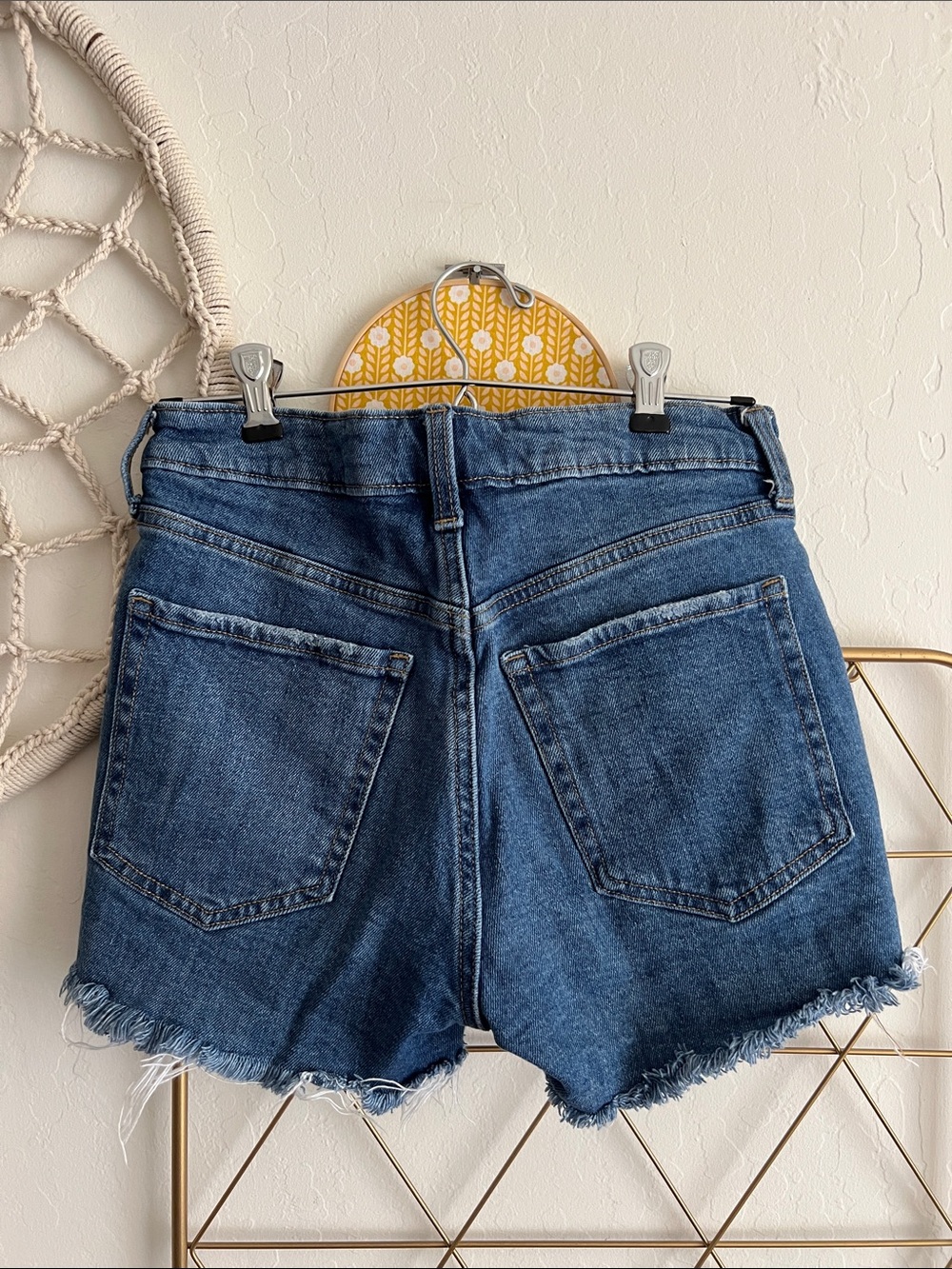 2 | Old Navy Women's Distressed Denim Shorts OG Straight - Picture 2 of 3